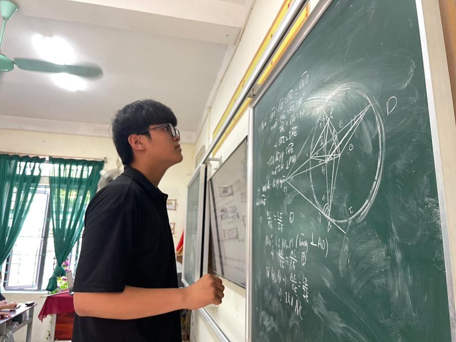 Kỳ thi tuyển sinh vào lớp 10 luôn được đánh giá là một trong những cuộc đua khốc liệt đối với các em học sinh lớp 9.