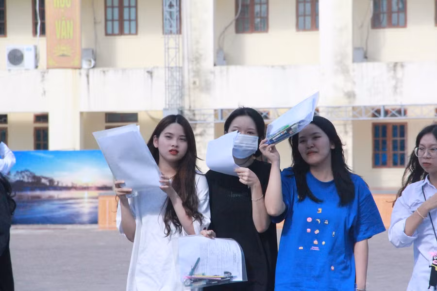 Nhiều thí sinh nhận xét đề Tiếng Anh nhẹ nhàng.