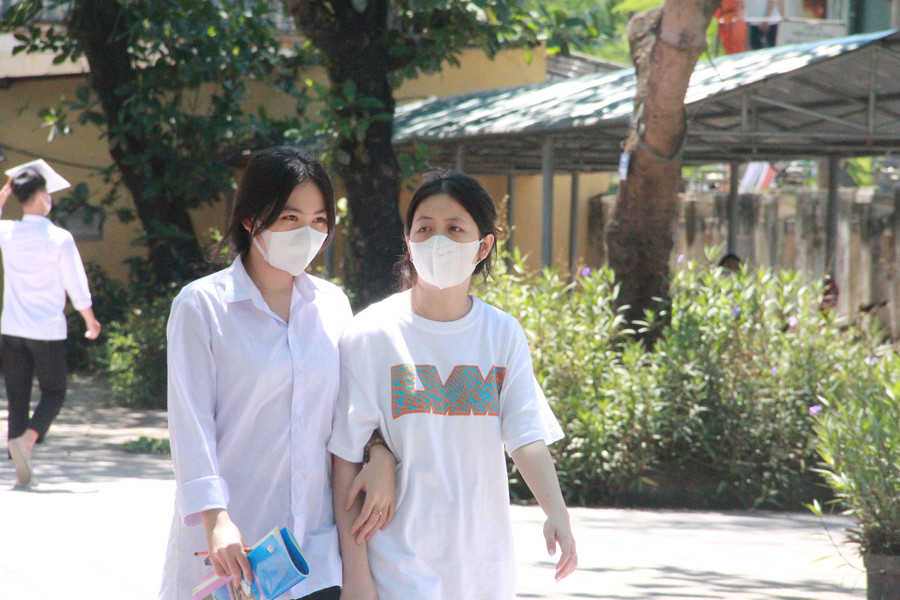 Nhiều thí sinh nhận xét đề thi tổ hợp vừa sức. Nhiều thí sinh nhận xét đề thi tổ hợp vừa sức.