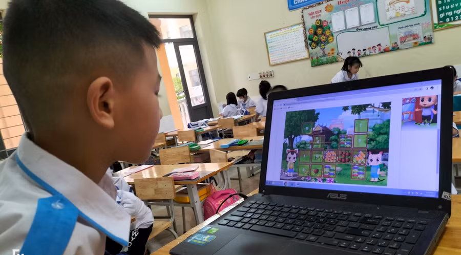 Sang được cô giáo đánh giá là chăm ngoan và sống tình cảm.