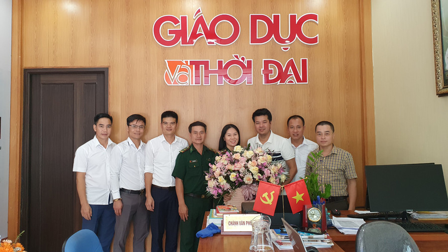 ... BCH Biên phòng Hà Tĩnh thăm và chúc mừng cán bộ, phóng viên Báo GD&TĐ tại Hà Tĩnh.