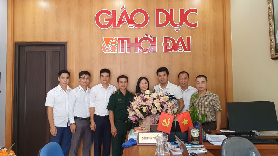 ... BCH Biên phòng Hà Tĩnh thăm và chúc mừng cán bộ, phóng viên Báo GD&TĐ tại Hà Tĩnh.