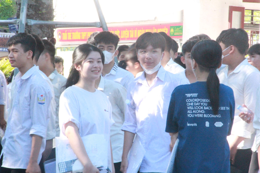 Thí sinh đánh giá đề thi có sự phân hóa học sinh rõ rệt. Thí sinh đánh giá đề thi có sự phân hóa học sinh rõ rệt.