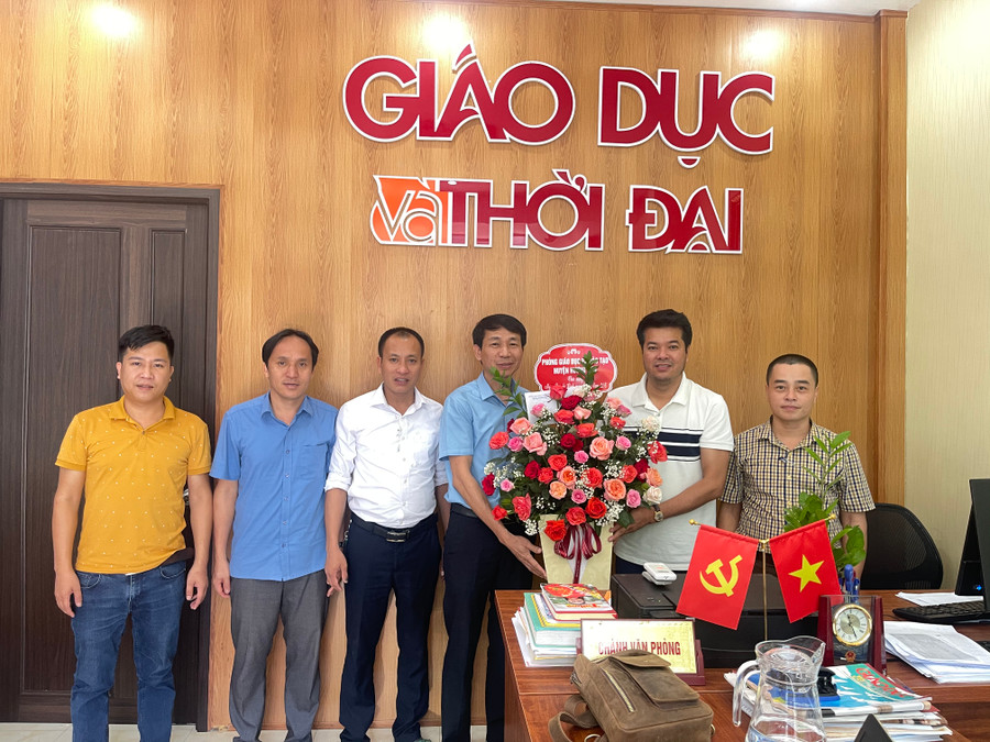 Phòng GD&ĐT các huyện thị ở Hà Tĩnh cảm ơn sự đồng hành của Báo GD&TĐ trong công tác tuyên truyền thông tin của ngành.