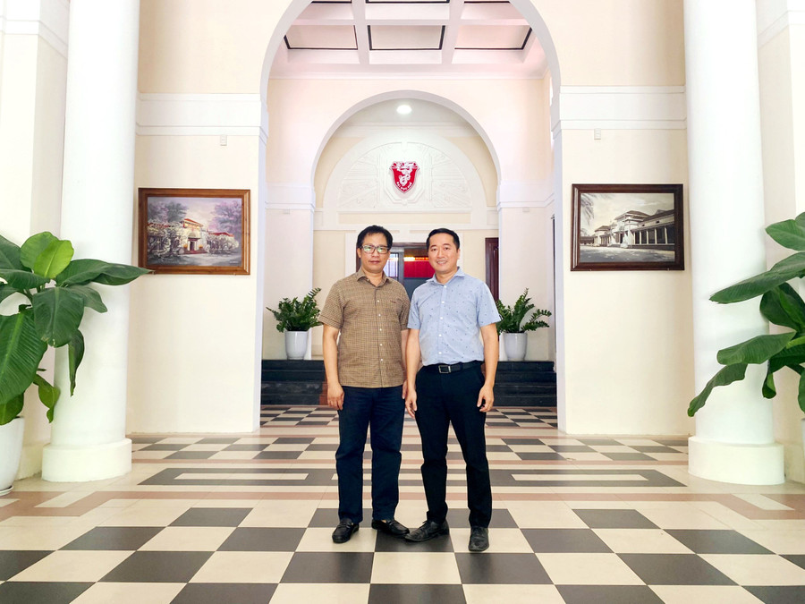 PGS.TS. Lê Anh Phương – Giám đốc Đại học Huế cũng đã chúc mừng đại diện Báo Giáo dục và Thời đại tại tỉnh Thừa Thiên – Huế.