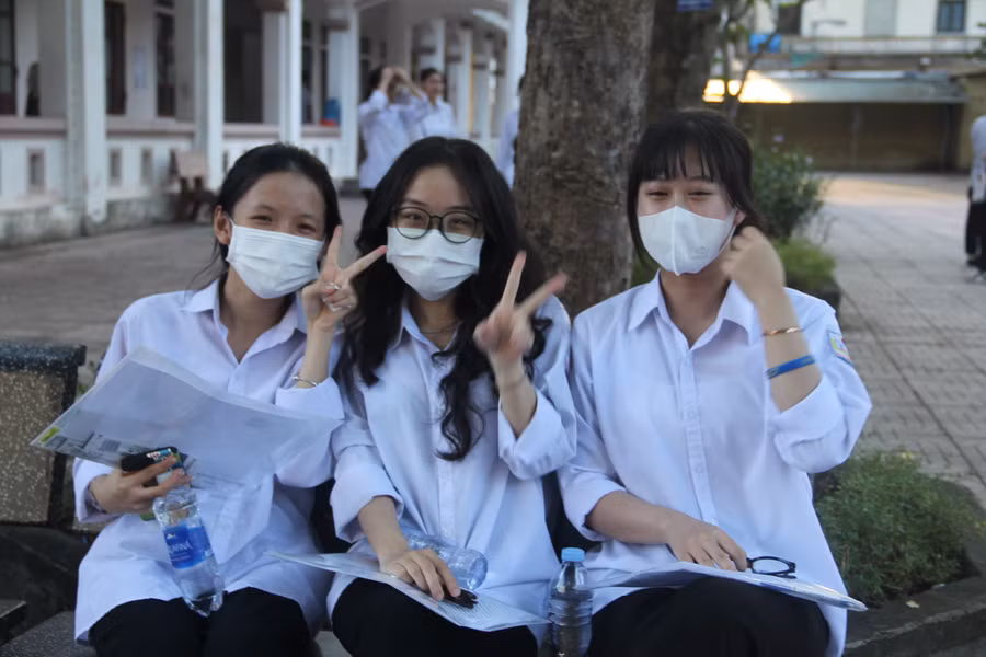 Ngày thi thứ 2 Kỳ thi tốt nghiệp THPT 2023, Hà Tĩnh có hơn 16.800 thí sinh đăng ký làm bài thi tổ hợp.