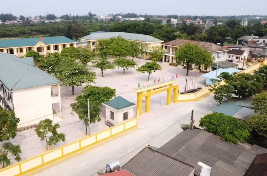 Trường THCS Kỳ Phú ( huyện Kỳ Anh, Hà Tĩnh).