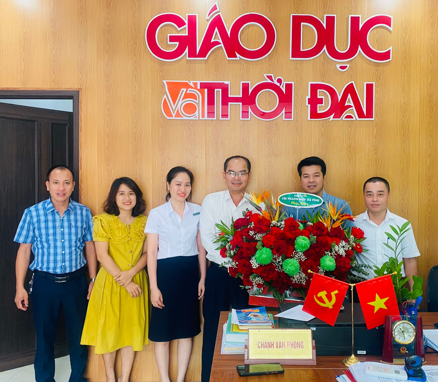 Bạn đọc chúc mừng Băn phòng Báo GD&TĐ Khu vực MT-TN.