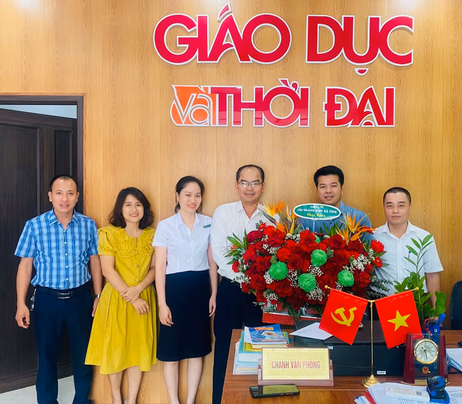 Bạn đọc chúc mừng Băn phòng Báo GD&TĐ Khu vực MT-TN.