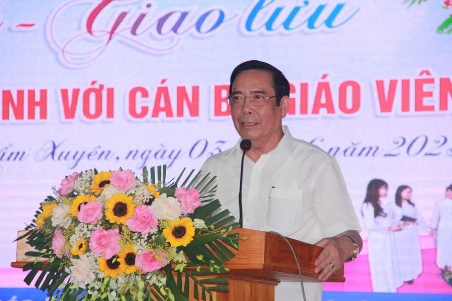 Ông Nguyễn Thanh Bình – Chủ tịch Trung ương Hội người Cao tuổi Việt Nam; Chủ tich danh dự Quỹ HBĐT và Phát triển trường THPT Cẩm Bình. Ông Nguyễn Thanh Bình – Chủ tịch Trung ương Hội người Cao tuổi Việt Nam; Chủ tich danh dự Quỹ HBĐT và Phát triển trường THPT Cẩm Bình.