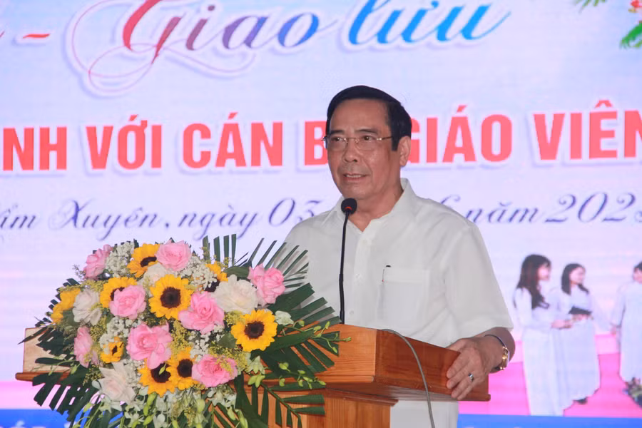 Ông Nguyễn Thanh Bình – Chủ tịch Trung ương Hội người Cao tuổi Việt Nam; Chủ tich danh dự Quỹ HBĐT và Phát triển trường THPT Cẩm Bình.