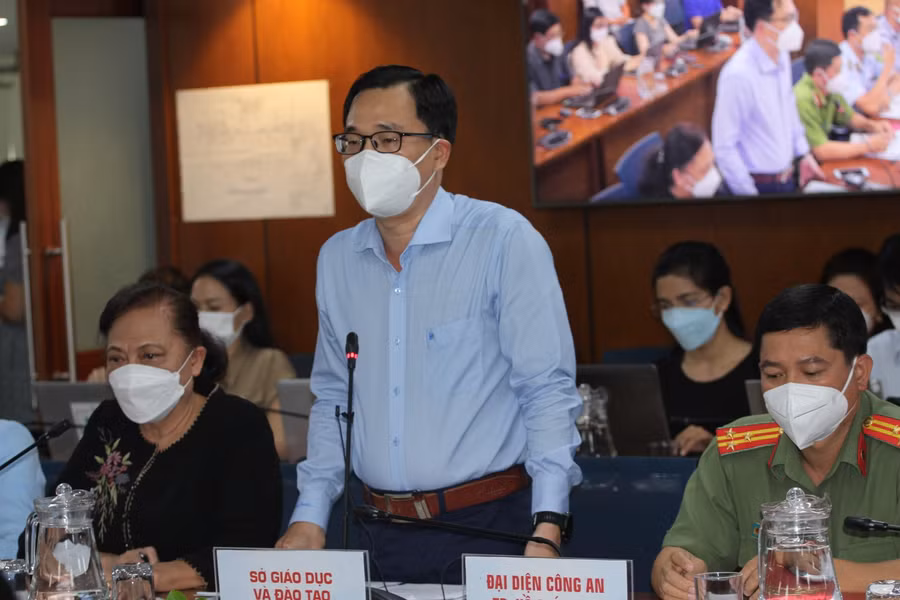 Ông Trịnh Duy Trọng thông tin tại buổi họp báo.