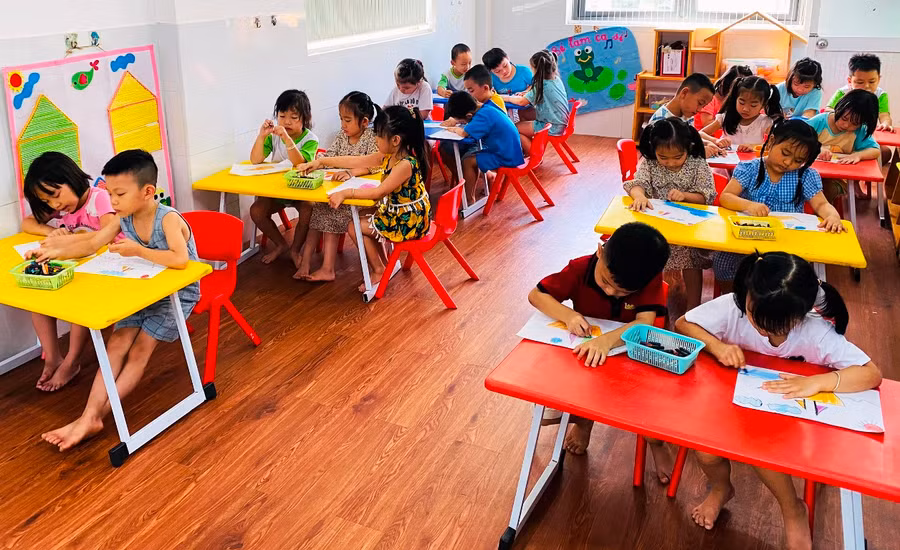 Trường Mầm non tiên tiến, hội nhập quốc tế, 100% trẻ được tổ chức ăn bán trú, đảm bảo an toàn về sức khoẻ.