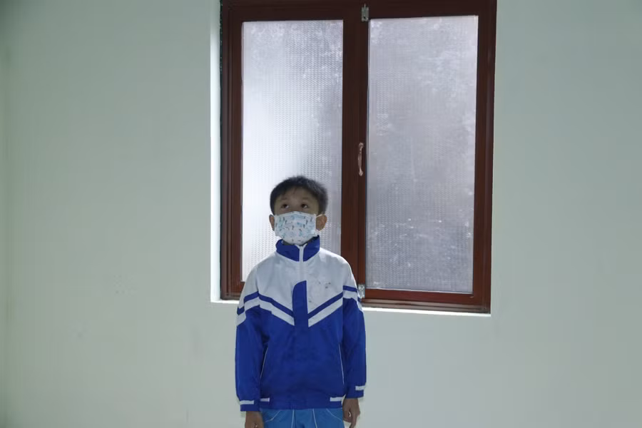 Từ nay các em đã có một ngôi nhà mới kiên cố để cư trú. Trong ngày tiếp nhận nhà mẹ em Nam, bố mẹ các em Lê Văn Mạnh, Lê Thị Tường Vy, Lê Gia Huy xúc động, giọng rưng rưng: "Cảm ơn báo GD&amp;TĐ cùng nhà hảo tâm đã giúp chúng tôi có căn nhà ước mơ".