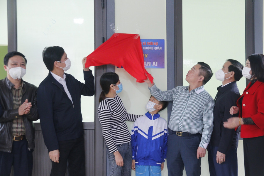 Trong hơn 2 tháng triển khai xây dựng, 2 căn nhà rộng khoảng 70m2 với 1 phòng khách, 2 phòng ngủ cùng công trình phụ đã được hoàn tất.