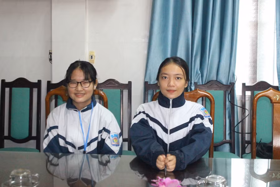 Em Nguyễn Thị Trà Giang và Nguyễn Thị Tuyết Nhi