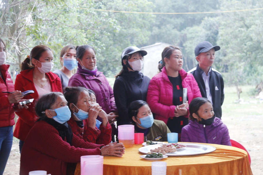 Những ngôi nhà này do báo GD&amp;TĐ văn phòng Miền Trung - Tây Nguyên (MT-TN) kết nối với các nhà hảo tâm để hỗ trợ xây dựng. Ngoài ra, MTTQ huyện Cẩm Xuyên hỗ trợ thêm 80 triệu đồng.