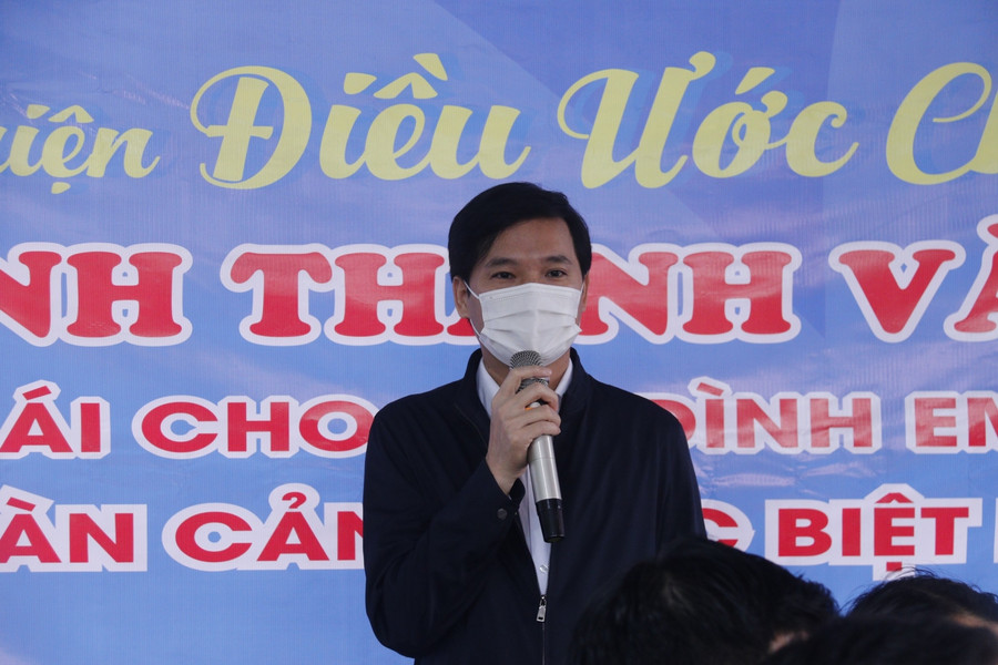 Ông Bùi Giang Nam, Giám đốc Công ty cổ phần D&amp;N Group - 1 trong những hảo tâm chia sẻ, xây nhà cho học sinh nghèo là một hoạt động rất nhân văn. &quot;Chứng kiến ngôi nhà dược hoàn thành đứng tiến độ, chất lượng, cá nhân tôi kì vọng một điều rằng, với sự quan tâm, san sẻ của tất cả chúng ta, các em sẽ khôn lớn, trưởng thành và có ích cho xã hội&quot;. Nhân dịp này, ông Nam cho biết sẽ tiếp tục đồng hành với báo GD&amp;TĐ để xây thêm nhiều ngôi nhà nhân ái cho học sinh nghèo trên địa bàn. Được biết, từ đầu năm 2021 đến nay, doanh nghiệp đã hỗ trợ tỉnh hơn 8 tỷ đồng cho các hoạt động trên địa bàn tỉnh nhà, gồm: hỗ trở tỉnh trong phòng chống covid, ủng hộ Quỹ “Hỗ trợ học sinh đạt điểm cao, hoàn cảnh đặc biệt khó khăn vào học đại học, ủng hộ xây nhà nhân ái…