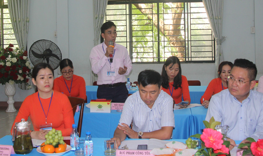 Giáo viên Trường tiểu học Lương Thế Vinh chia sẻ về việc thực hiện chương trình mới. Giáo viên Trường tiểu học Lương Thế Vinh chia sẻ về việc thực hiện chương trình mới.