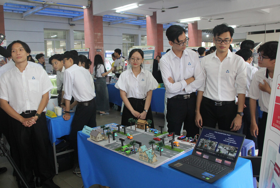 Dự án của đội MechaLog đến từ HCMUT đạt giải Nhì.