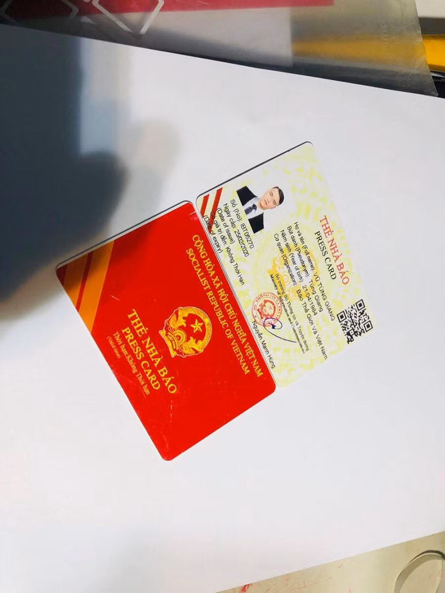 Thẻ nhà báo bị làm giả. Ảnh: công an cung cấp