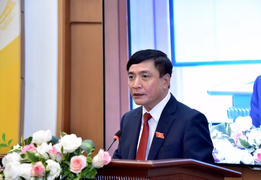 Ông Bùi Văn Cường chủ trì họp báo.