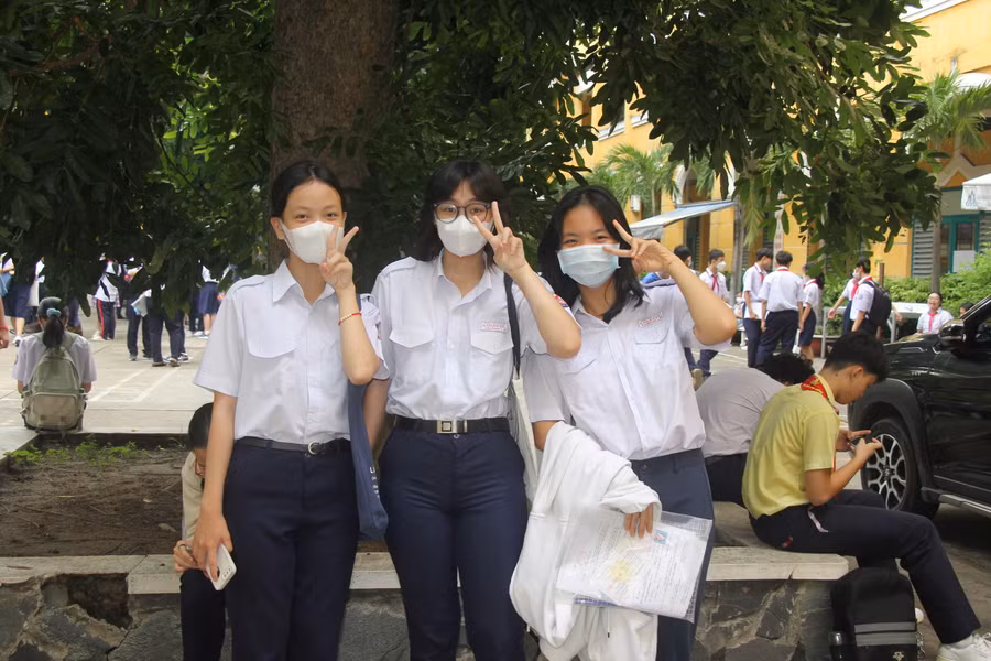 Học sinh lớp 9 TPHCM tham gia kỳ thi tuyển sinh lớp 10 năm 2023.