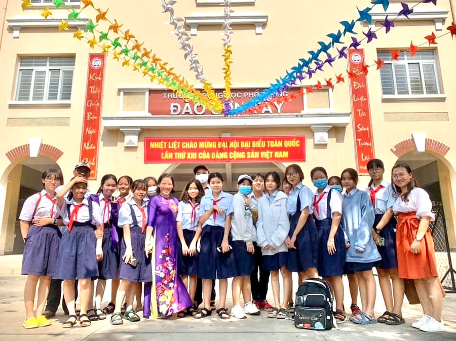 Học sinh Trường THCS Xuân Trường (TP Thủ Đức) đến tham quan thực tế tại Trường THPT Đào Sơn Tây. Học sinh Trường THCS Xuân Trường (TP Thủ Đức) đến tham quan thực tế tại Trường THPT Đào Sơn Tây.