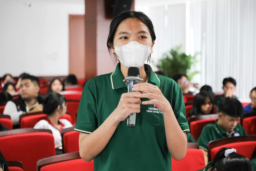 Việc đến trải nghiệm thực tế tại trường đại học giúp học sinh hiểu hơn về yêu cầu học tập ở bậc học này, củng cố các mục tiêu phấn đấu. Việc đến trải nghiệm thực tế tại trường đại học giúp học sinh hiểu hơn về yêu cầu học tập ở bậc học này, củng cố các mục tiêu phấn đấu.