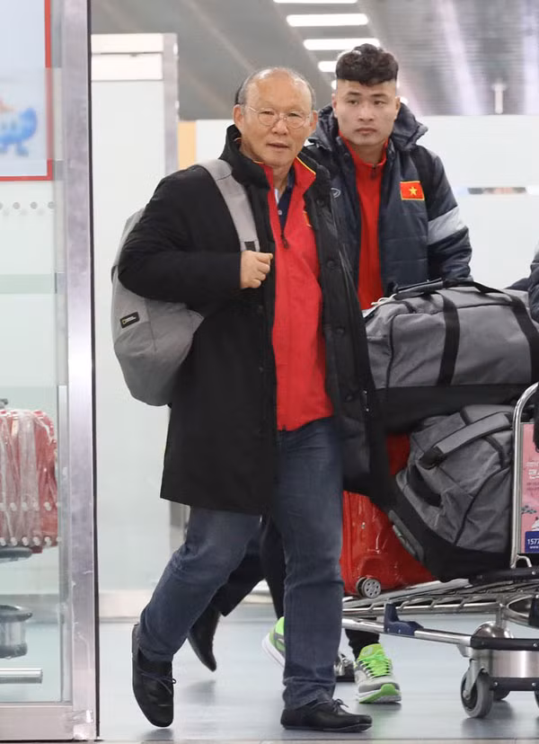 HLV Park Hang-seo cùng học trò sẵn sàng bước vào chu trình tập luyện mới HLV Park Hang-seo cùng học trò sẵn sàng bước vào chu trình tập luyện mới