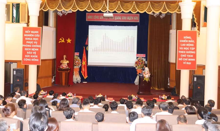 Toàn cảnh hội nghị.