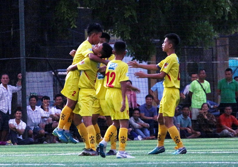 Phút 43, Quốc Khánh thực hiện cú sút xa đẹp mắt, thủ môn của Hà Nội đã có pha đẩy bóng không tốt và để bóng bay ngược vào lưới chịu thua bàn thứ 2