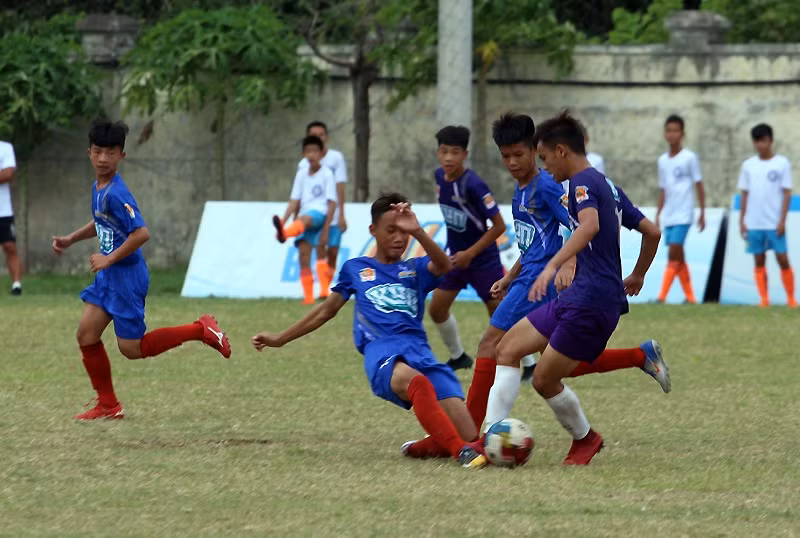 Tuy nhiên Đồng Tháp cũng đã chơi đầy nỗ lực ở trận đấu này. Họ đá chặt chẽ và quyết liệt. Sức tấn công của đội bóng xứ Bưng Biền càng mạnh mẽ hơn trong hiệp hai nhờ ưu thế thể lực vượt trội