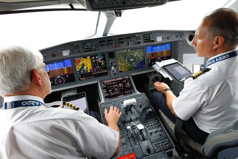 Trong hành trình trình diễn máy bay A220-300, khách hàng và giới truyền thông được tận mắt trải nghiệm các tính năng đặc biệt, sự thoải mái và hiệu suất vượt trội của máy bay.