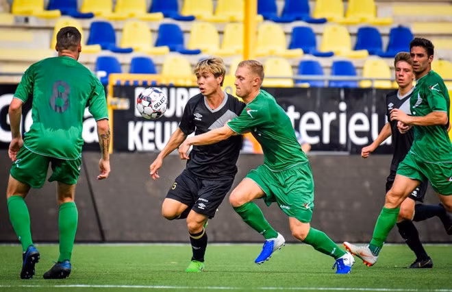 Công Phượng vẫn đang nỗ lực làm quen môi trường bóng đá mới.