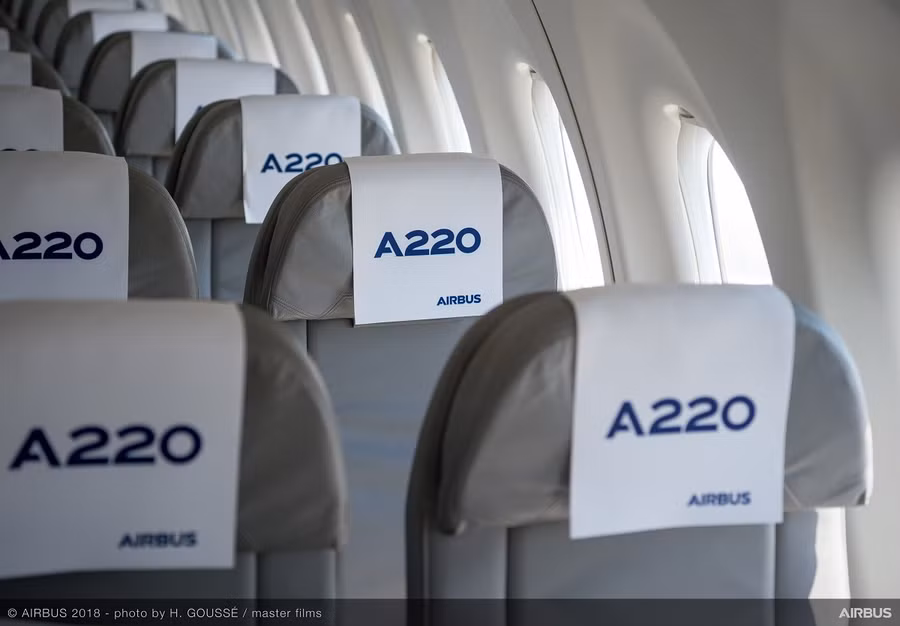 Ghế của hành khách của A220 được thiết kế rộng rãi, ngồi thoải mái hơn so với các loại cùng phân cấp trước đó. Ghế của hành khách của A220 được thiết kế rộng rãi, ngồi thoải mái hơn so với các loại cùng phân cấp trước đó.