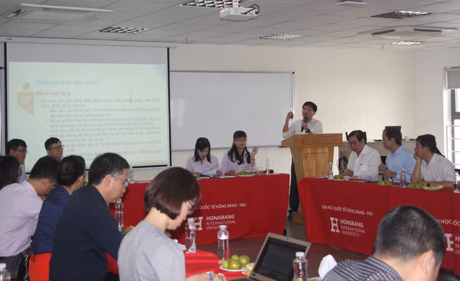 Các đại biểu chia sẻ ý kiến tại buổi tọa đàm.