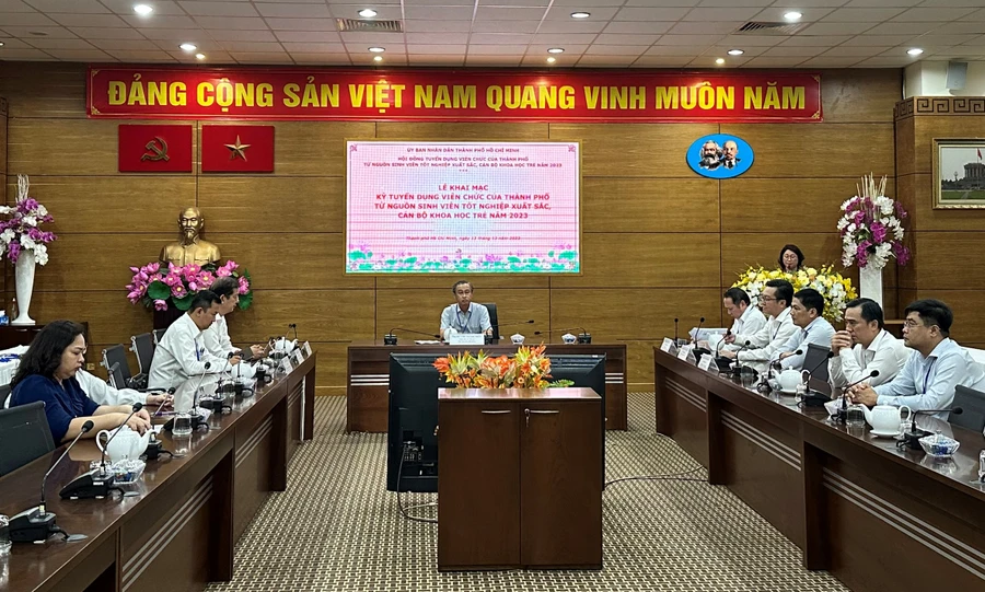 Lễ khai mạc kỳ tuyển dụng viên chức từ nguồn sinh viên xuất sắc và cán bộ khoa học trẻ.