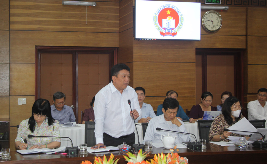 Đại biểu tham gia đóng góp ý kiến. Đại biểu tham gia đóng góp ý kiến.