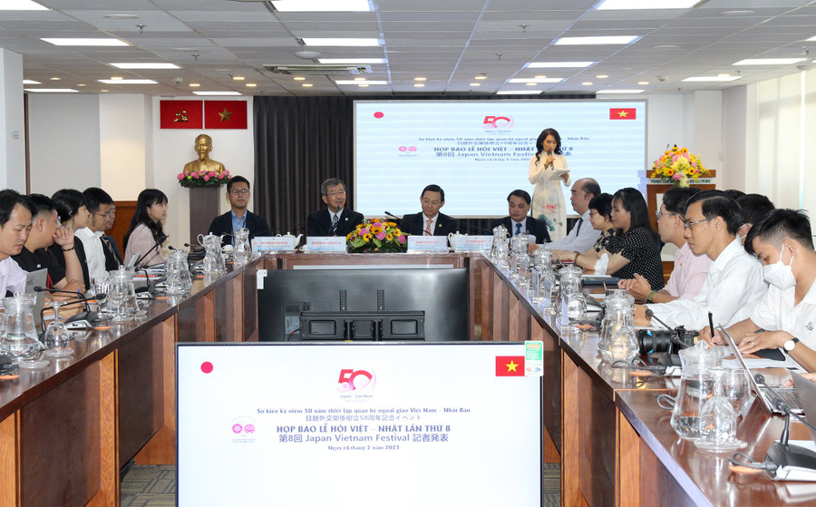 Toàn cảnh buổi họp báo.