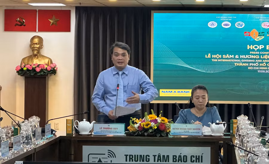 Ông Lê Trường Duy phát biểu tại buổi họp báo.