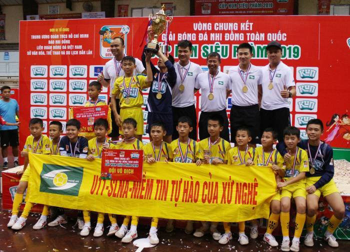 Đội U11 SLNA đoạt chức vô địch Giải Nhi đồng toàn quốc 2019. Đội U11 SLNA đoạt chức vô địch Giải Nhi đồng toàn quốc 2019.