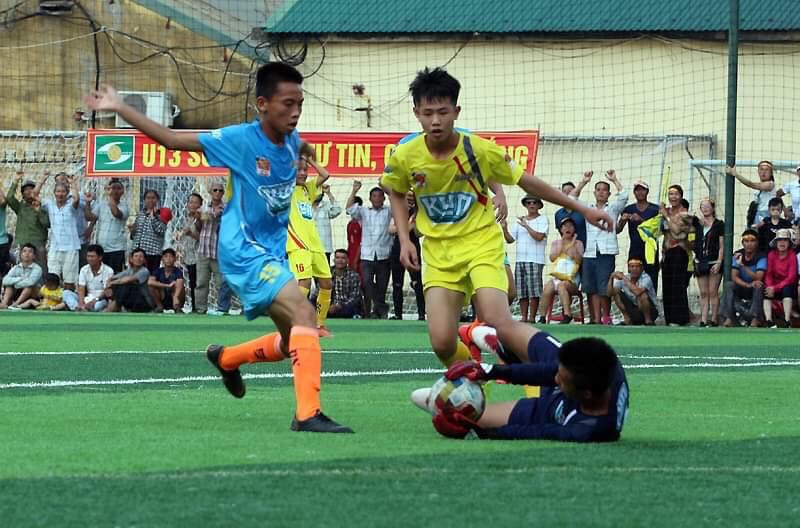 U13 QHSLF Thành Vinh với thành phần chính gồm chủ yếu là những cầu thủ mới 12 tuổi U13 QHSLF Thành Vinh với thành phần chính gồm chủ yếu là những cầu thủ mới 12 tuổi