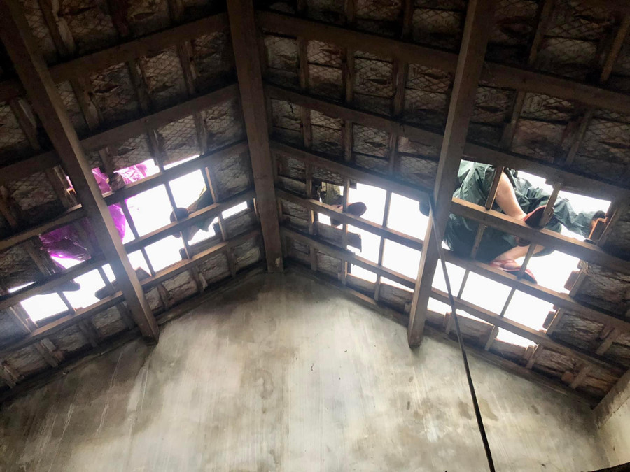 Trận lốc xoáy khiến 17 hộ dân tại xã Ích Hậu (Lộc Hà, Hà Tĩnh) bị tốc mái. (Ảnh Quang Trần).