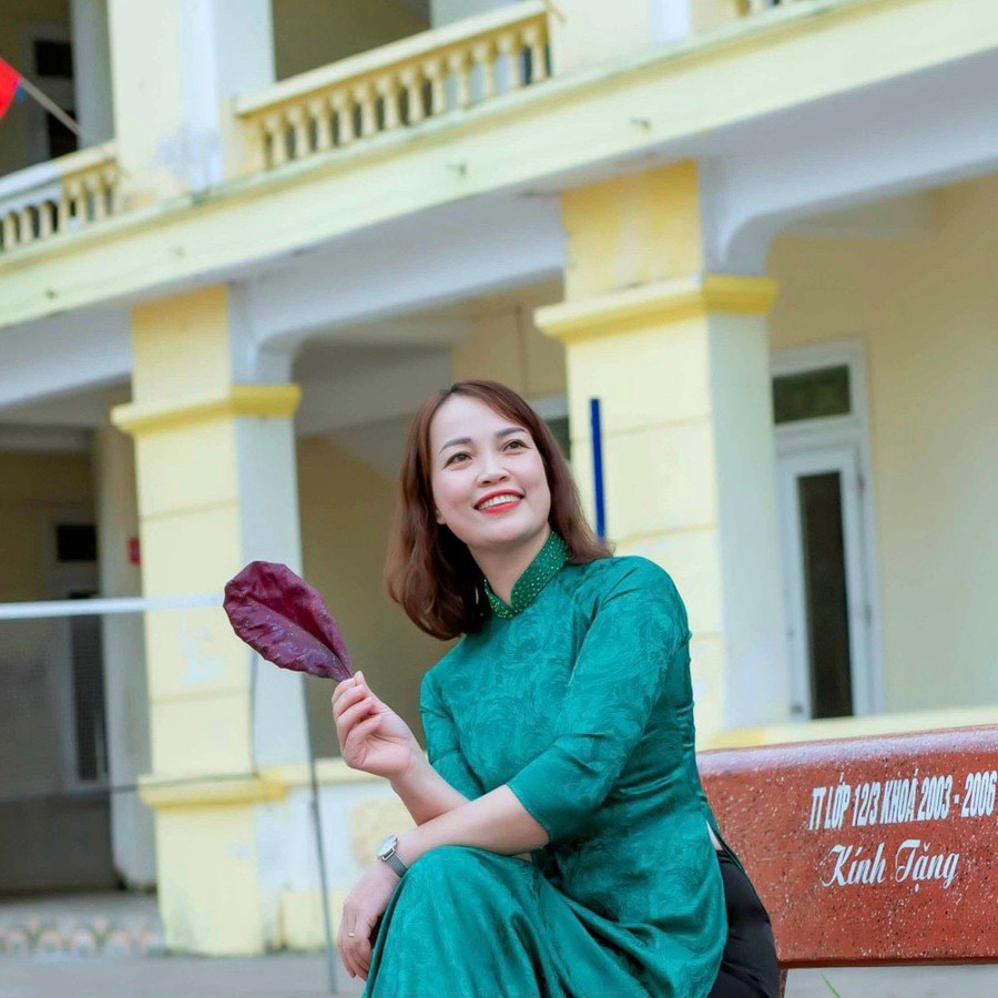 Cô giáo Trần Thị Thanh Nga - GV Trường THPT Nghèn (Hà Tĩnh). Cô giáo Trần Thị Thanh Nga - GV Trường THPT Nghèn (Hà Tĩnh).