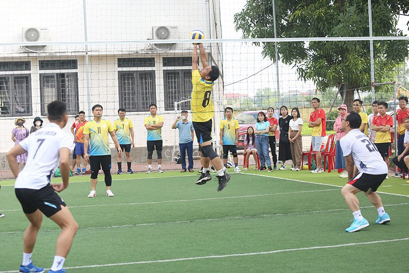 Ngay sau lễ khai mạc đã diễn ra các trận đấu giữa các đội. Ngay sau lễ khai mạc đã diễn ra các trận đấu giữa các đội.