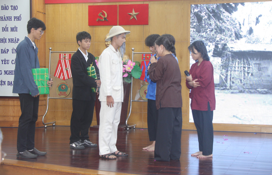 Tiểu phẩm của Trường THPT Tây Thạnh (quận tân Phú, TPHCM) tại hội nghị sơ kết.