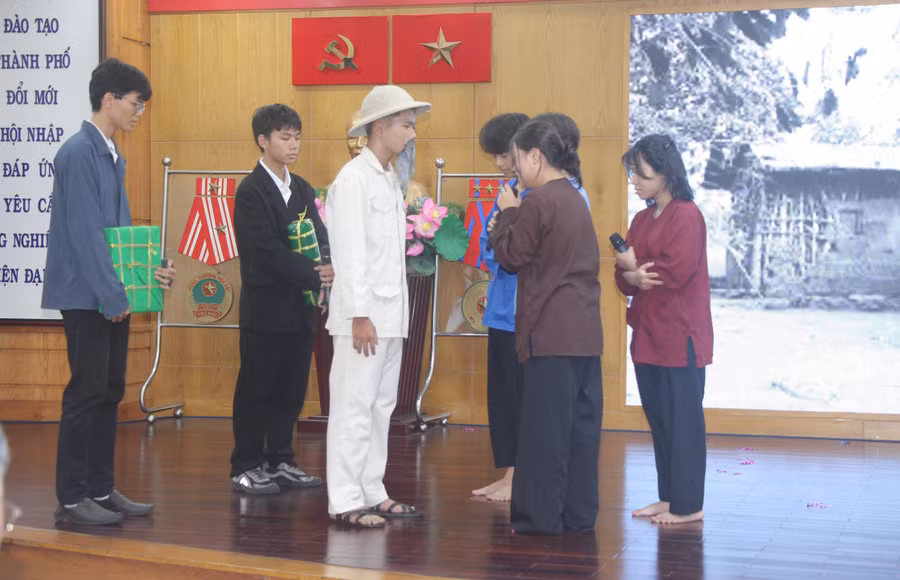 Tiểu phẩm của Trường THPT Tây Thạnh (quận tân Phú, TPHCM) tại hội nghị sơ kết.