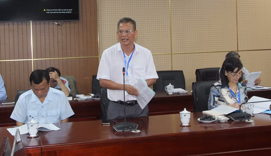 Ông Võ Ngọc Thạch báo cáo tại buổi làm việc.