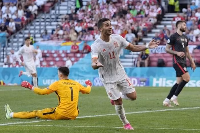 Tây Ban Nha vào tứ kết EURO 2020 sau trận cầu "mưa bàn thắng" siêu kịch tính ảnh 3 Tây Ban Nha vào tứ kết EURO 2020 sau trận cầu "mưa bàn thắng" siêu kịch tính ảnh 3